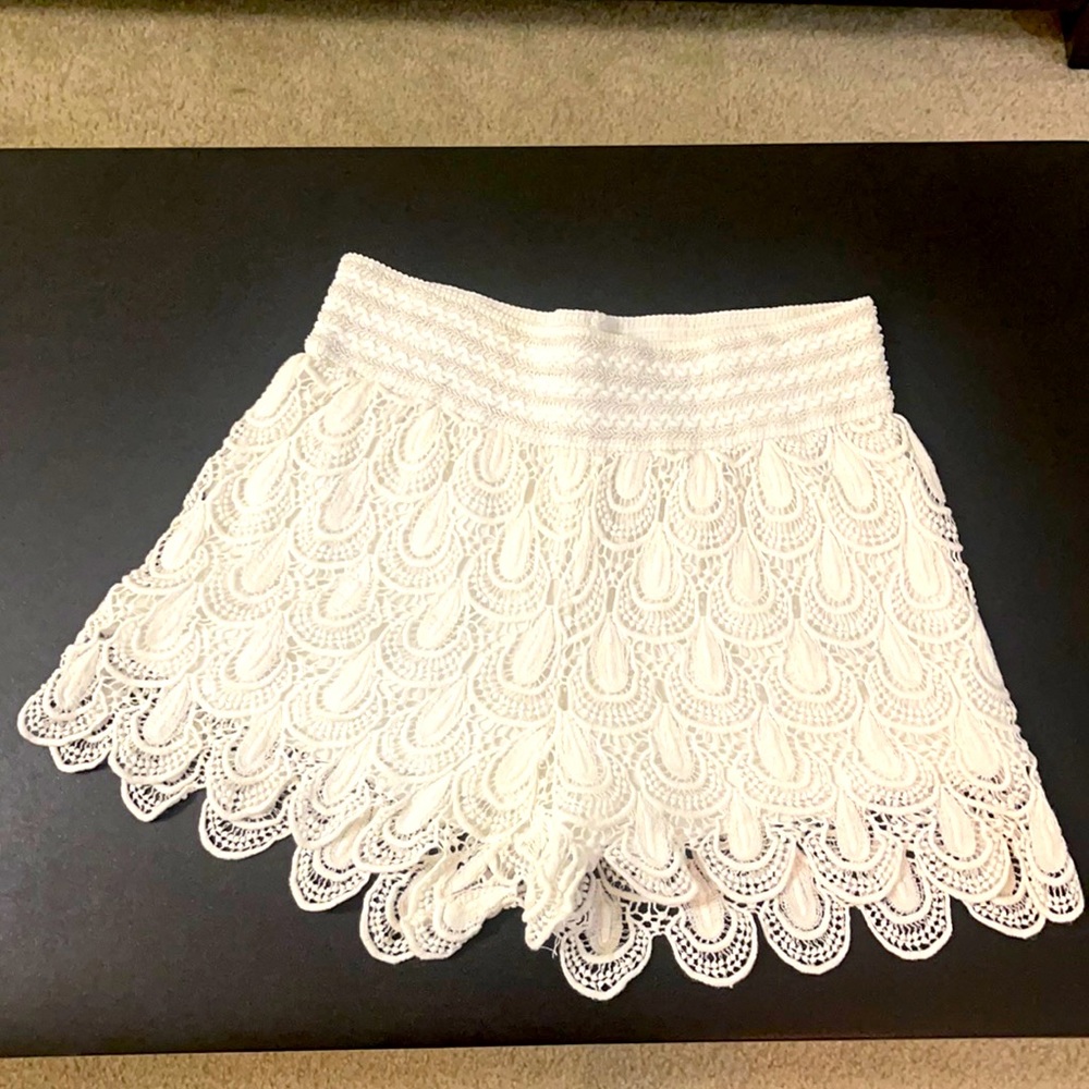 Cute decorative white shorts